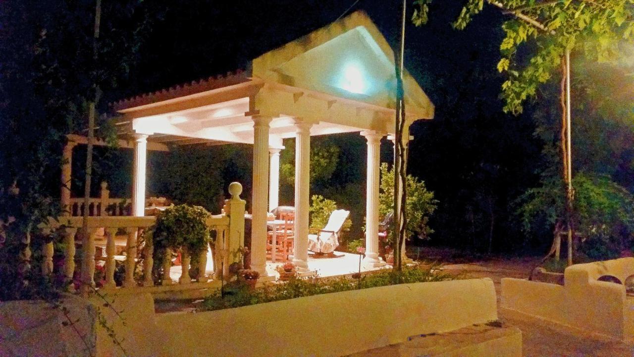 Adelaida Villa *