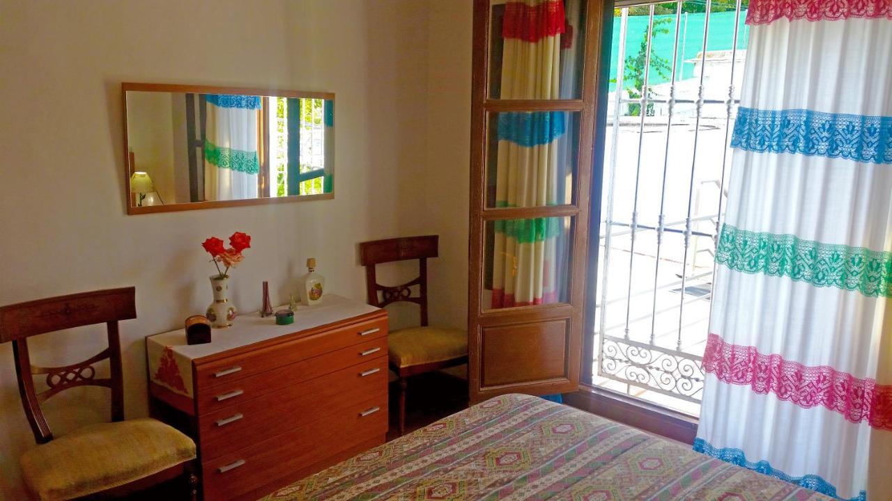 Adelaida Villa *